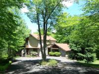 143 Moseywood Rd, Lake Harmony, PA 18624