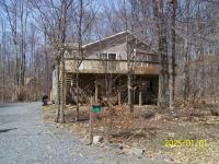 312 Arapaho Dr, Pocono Lake, PA 18347