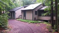 5464 Woodland Ave, Pocono Pines, PA 18350