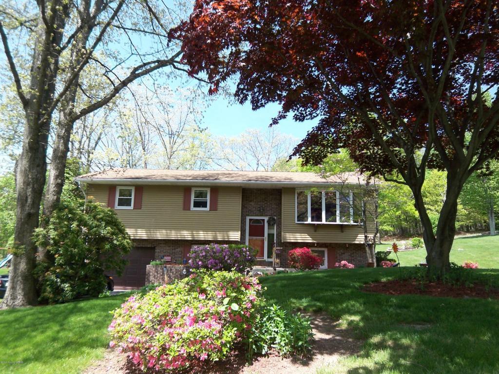 1415 Mauch Chunk Ln Jim Thorpe, PA 18229