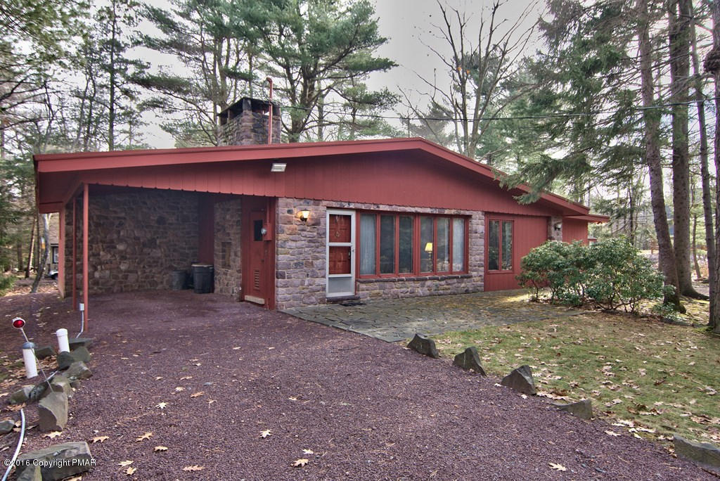 Split Rock Well Maintained Ranch @ 61 Greenwood Road, Lake Harmony, PA 18624