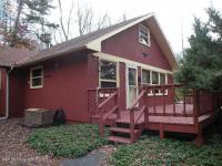 231 Little Pond Cir, Pocono Pines, PA 18350