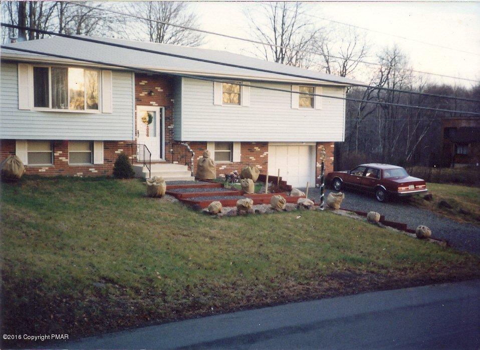 ARROWHEAD LAKES LARGE HOME IN THE POCONOS NEAR ISLAND POOL COMPLEX