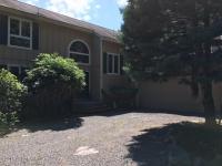 49 Chestnut Rd, Lake Harmony, PA 18624