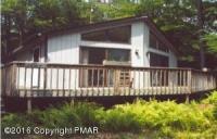 342 Arapaho Dr, Pocono Lake, PA 18347
