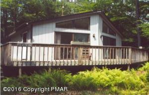 342 Arapaho Dr, Pocono Lake, PA 18347
