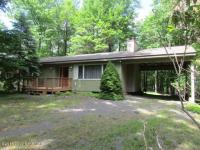 36 Maplewood Rd, Lake Harmony, PA 18624