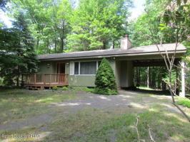 36 Maplewood Rd, Lake Harmony, PA 18624