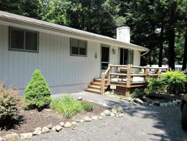 203 Long View Ln, Pocono Pines, PA 18350