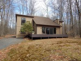 126 Golfers Way, Pocono Pines, PA 18350