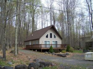 WALK TO HEATED CHOCTAW POOL....MT. CHALET FOR $137,000 IN ARROWHEAD LAKES