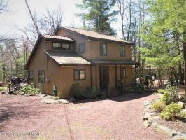 2314 Hillcrest Dr, Pocono Pines, PA 18350
