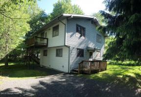 1030 Wyoming Dr, Pocono Lake, PA 18347