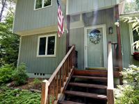 1120 Stonewall Dr, Pocono Pines, PA 18350