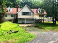 117 Pond Rd, Long Pond, PA 18334