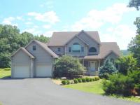 3323 Mountain View Dr, Tannersville, PA 18372