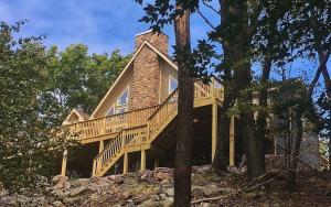 115 Skye Dr, Lake Harmony, PA 18624