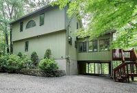 2975 Wedge Dr, Lake Ariel, PA 18436
