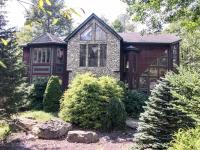 37 Kent Clarke Rd, Lake Harmony, PA 18624