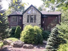 37 Kent Clarke Rd, Lake Harmony, PA 18624