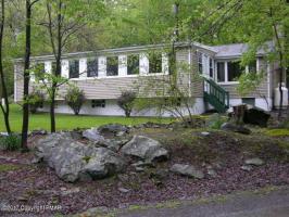 105 Tepee Dr, Pocono Lake, PA 18347