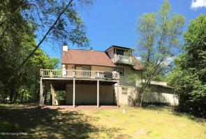306 Elk Dr, Blakeslee, PA 18610