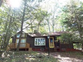 21 Buttonwood Rd, Lake Harmony, PA 18624