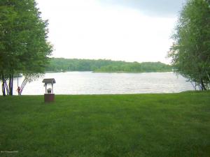 4 BDRMS, 2 BATHS. AND...ON THE LAKE AT ARROWHEAD LAKES...CALL ARLENE FOR APPT 570-269-2319