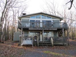 79 Skye Dr, Lake Harmony, PA 18624