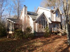 1133 Redwood Ter, Pocono Pines, PA 18350