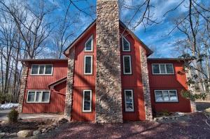 351 Moseywood Road, Lake Harmony, PA 18624