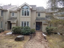 424 Woods Lake Ln, Pocono Pines, PA 18350