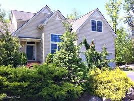 211 Hermit Thrush Rd, Pocono Pines, PA 18350