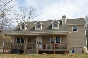 2152 Shore Line Dr, Pocono Summit, PA 18346