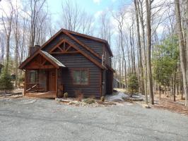 5460 Woodland Ave, Pocono Pines, PA 18350