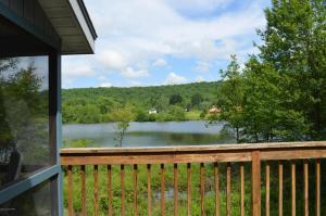 22 Lakeside Rd, White Haven, PA 18661