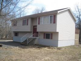 405 Cedar Dr, Long Pond, PA 18334