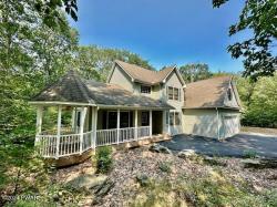 801 Long Ridge Court Lords Valley, PA 18428