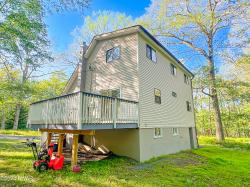 1369 Bear Drive Bushkill, PA 18324