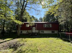 130 Roundhill Road Dingmans Ferry, PA 18328