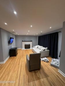 Photo of property at 200 Avenue H