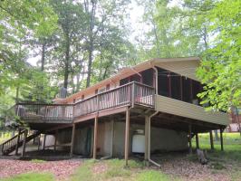112 Lamplighter Ln, Lackawaxen, PA 18435