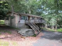 112 Lamplighter Ln, Lackawaxen, PA 18435