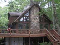 105 Laurel Hill Dr, Greentown, PA 18426