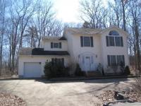 127 Mustang Dr, Lords Valley, PA 18428