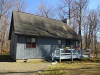 1016 Wichita Ct, Gouldsboro, PA 18424