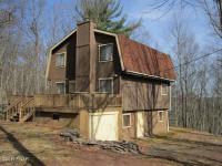 106 Slalom Ct, Lackawaxen, PA 18435