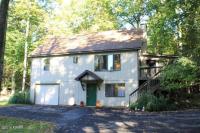 124 Highland Dr, Lakeville, PA 18438