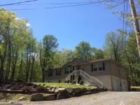 112 Lakeside Dr, Greentown, PA 18426