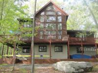 1019 Teaberry Ct, Hawley, PA 18428